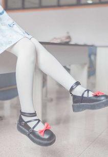 白色丝袜小萝莉